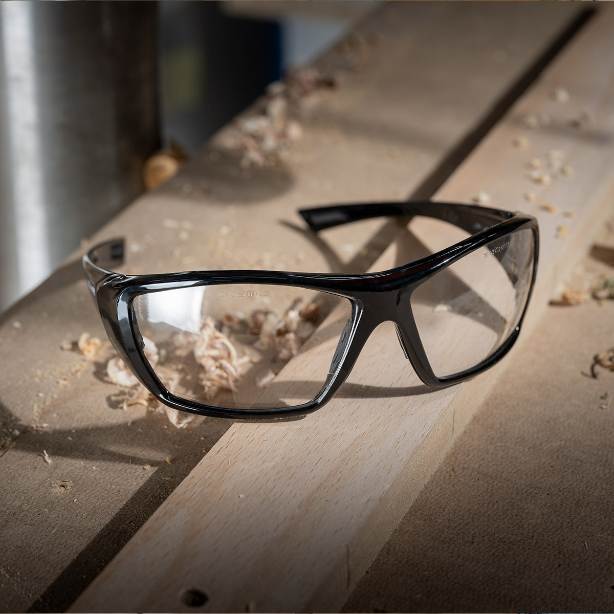 Jste kutil nebo pracujete na zahradě? Nezapomeňte na ochranu zraku